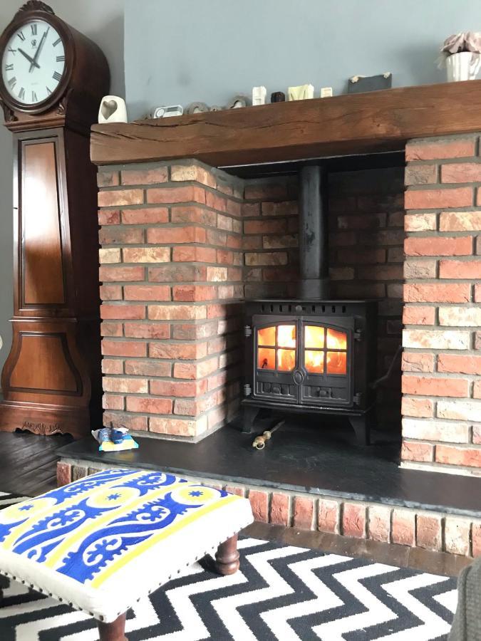 Charming 3 Bedroom House With A Warmth Character Glyn Neath Exterior photo
